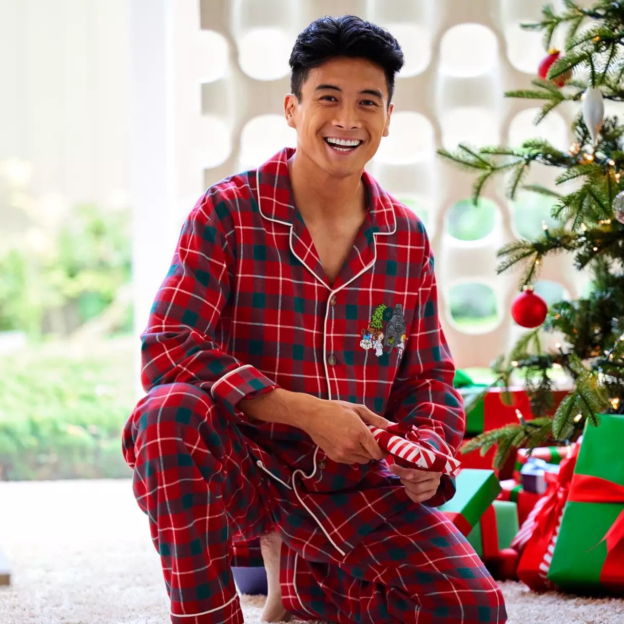 Star Wars Vintage Holiday Collection on shopDisney EXTRA MAGIC MINUTES